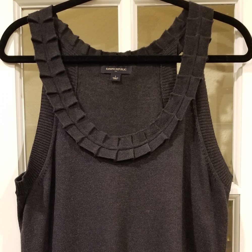 Banana Republic Gray Ruffle Trim Top L